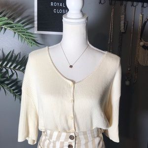 THE AVENUE NWT cream knit top